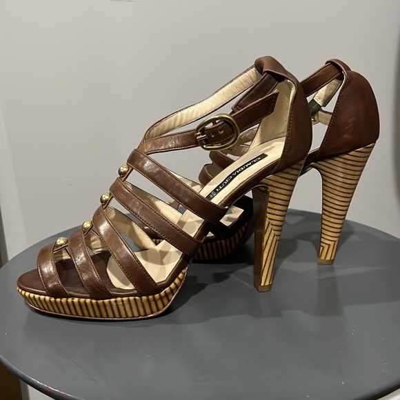 Claudia Ciuti brown leather straps heels. - Picture 3 of 7